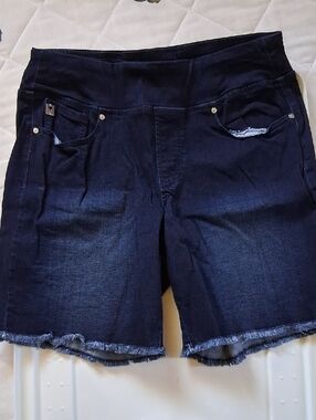 Belle By Kim Gravel 8" Dark Wash Shorts [#252c]
